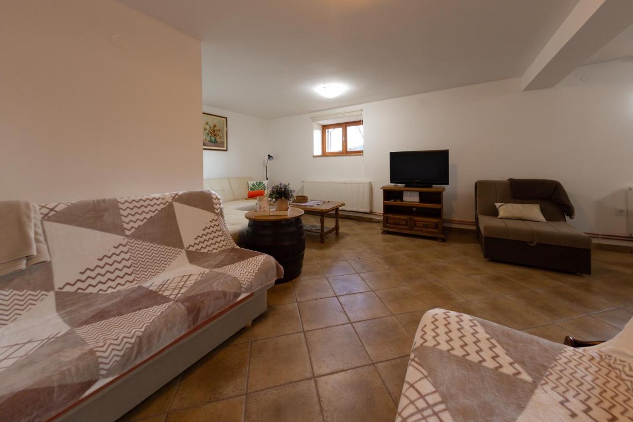 House Mate Villa Otočac Екстериор снимка
