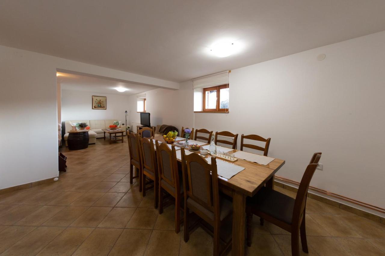 House Mate Villa Otočac Екстериор снимка