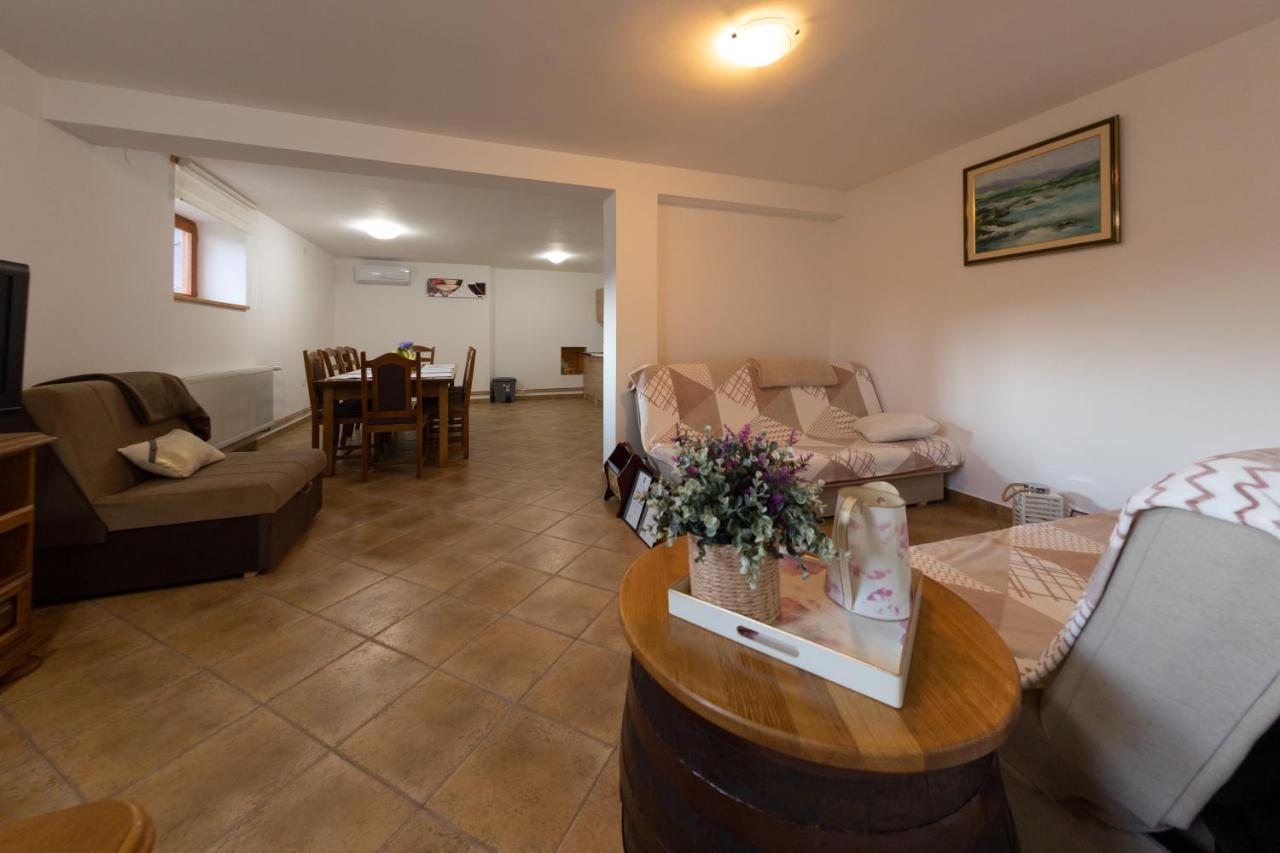 House Mate Villa Otočac Екстериор снимка