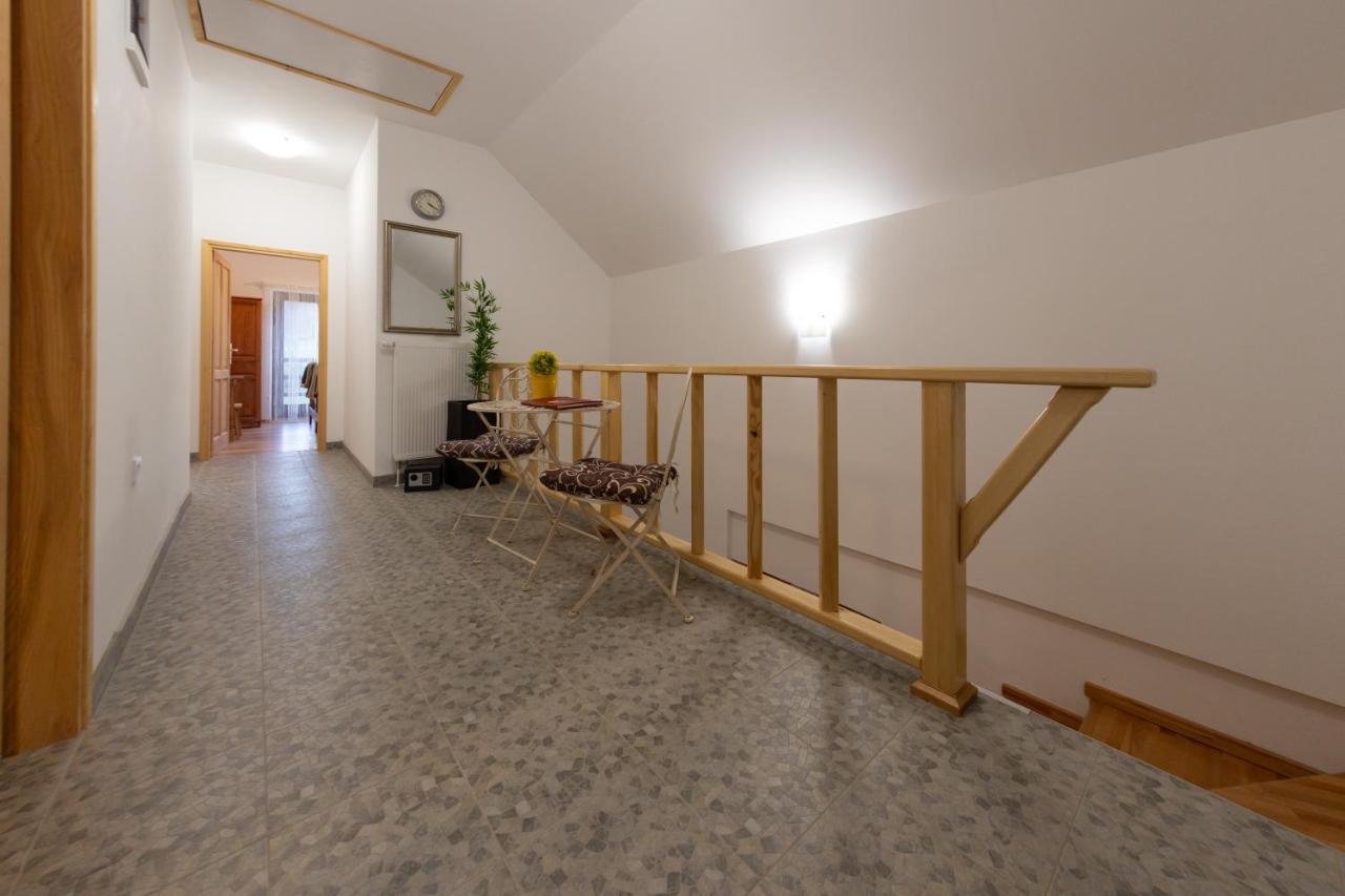 House Mate Villa Otočac Екстериор снимка